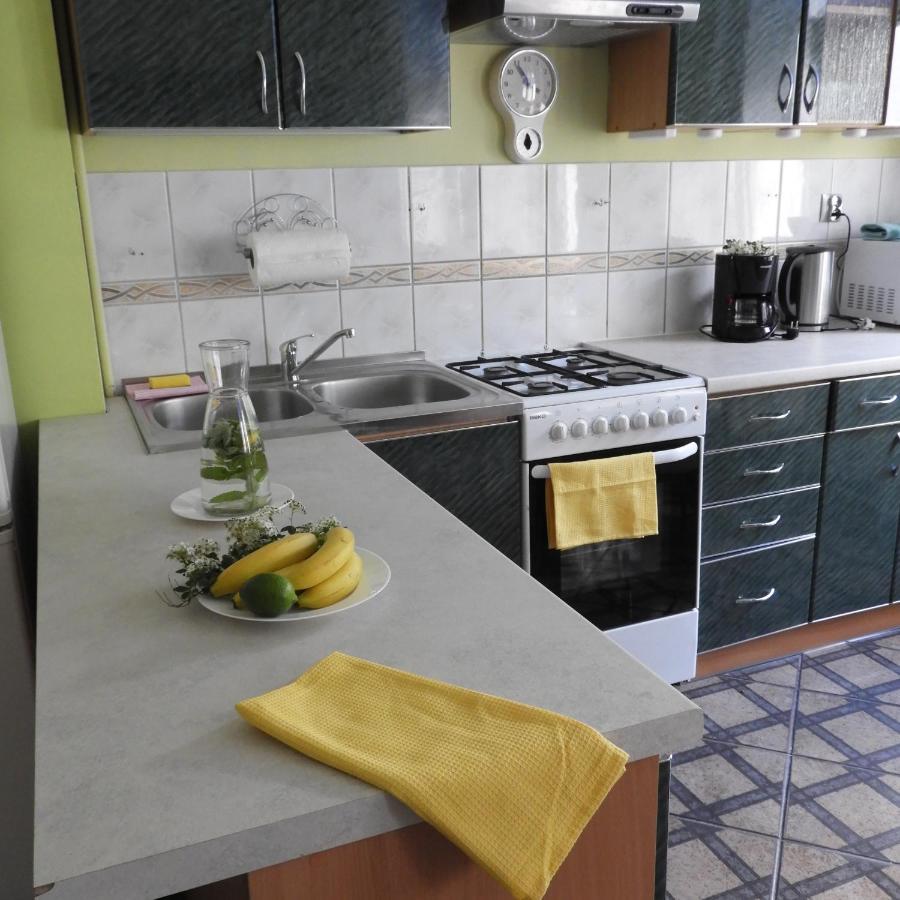 Апартаменты Apartament Przy Parku Гижицко Экстерьер фото