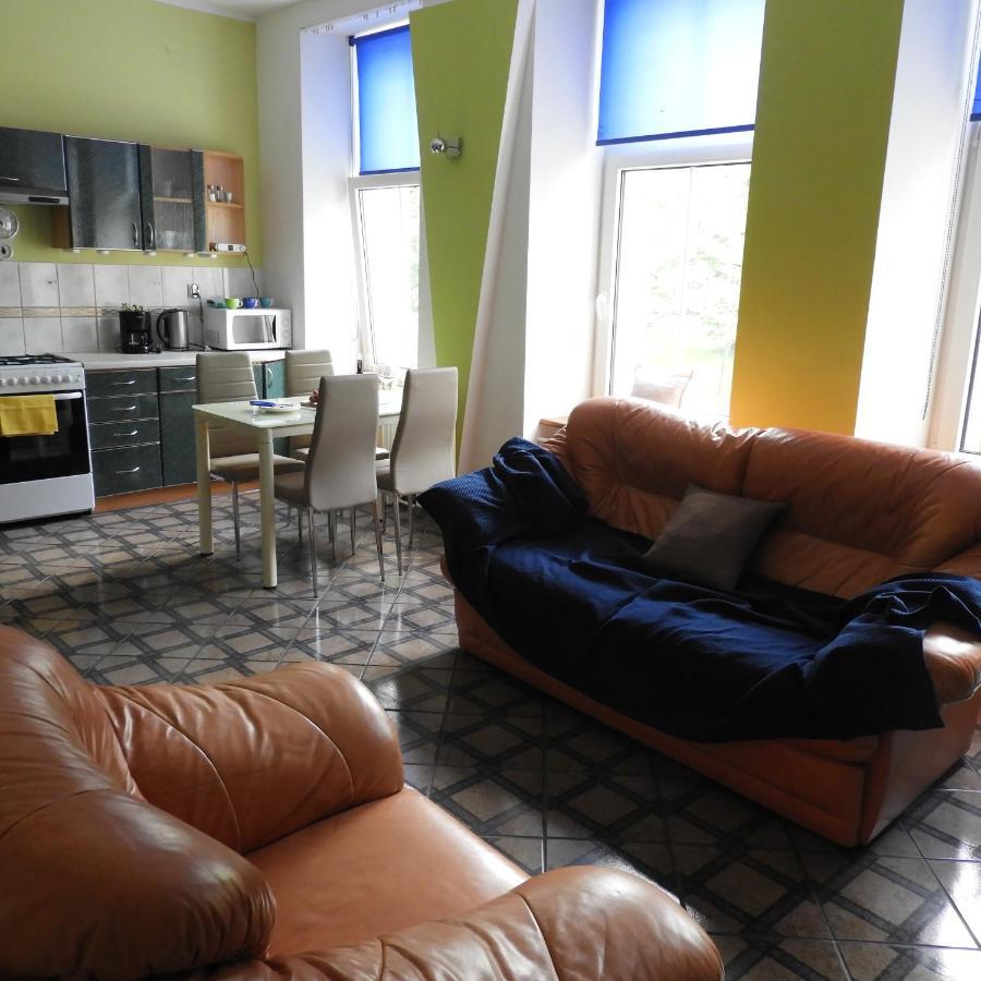 Апартаменты Apartament Przy Parku Гижицко Экстерьер фото