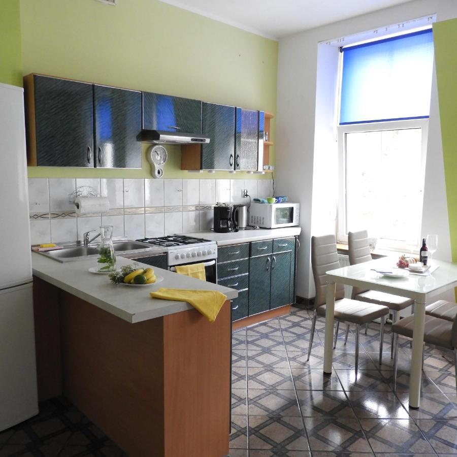 Апартаменты Apartament Przy Parku Гижицко Экстерьер фото