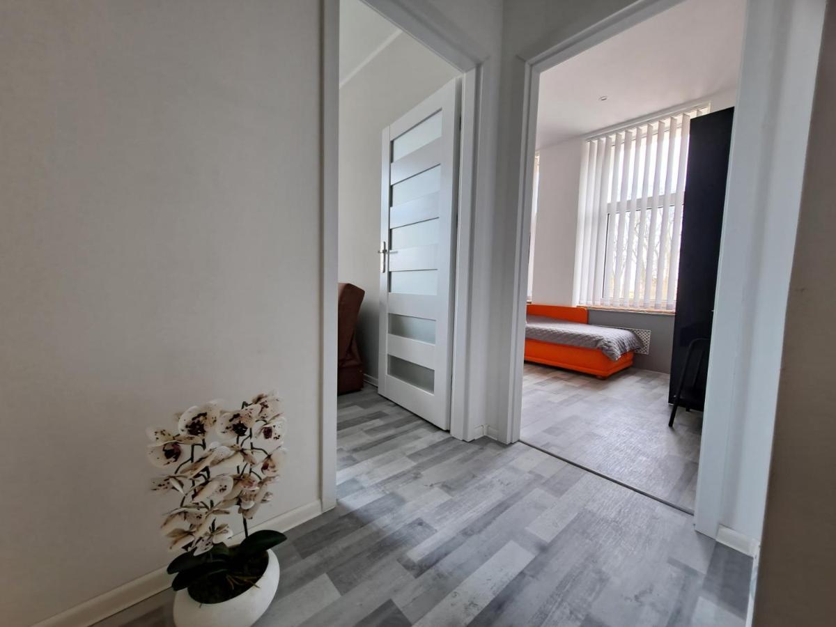 Апартаменты Apartament Przy Parku Гижицко Экстерьер фото