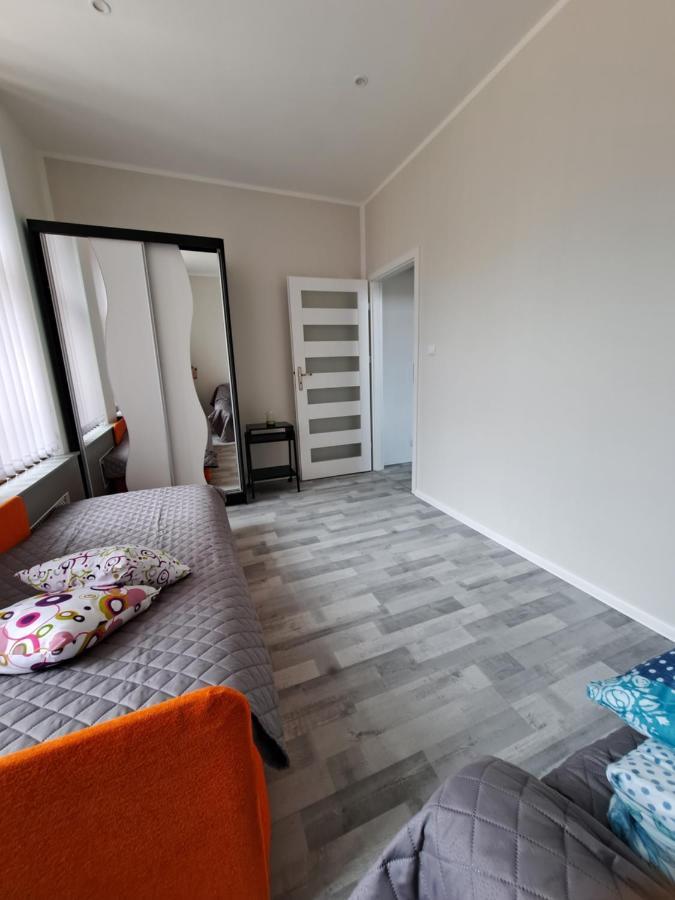 Апартаменты Apartament Przy Parku Гижицко Экстерьер фото