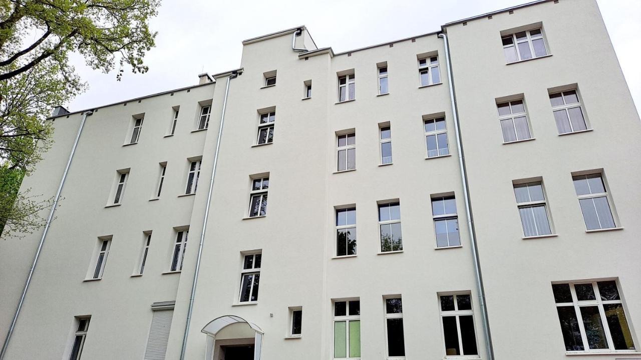 Апартаменты Apartament Przy Parku Гижицко Экстерьер фото